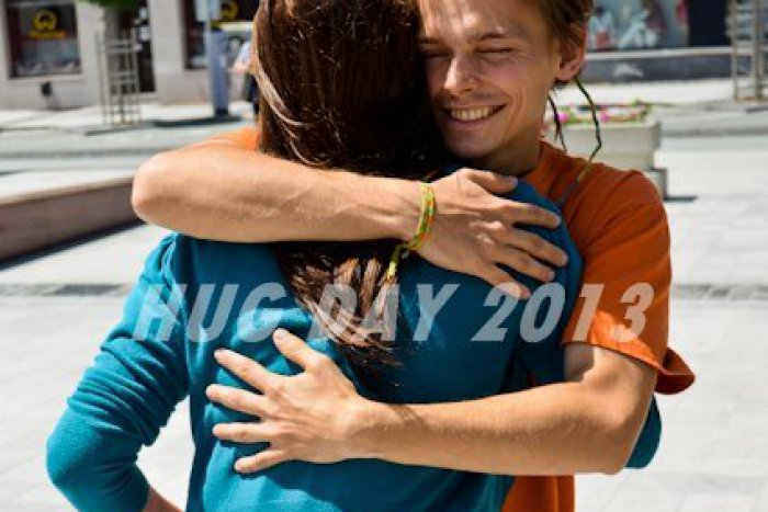 Ilustračný obrázok k článku HUG DAY 2013: Objatia sa budú rozdávať na celom Slovensku, zapojiť sa môžete aj vy!
