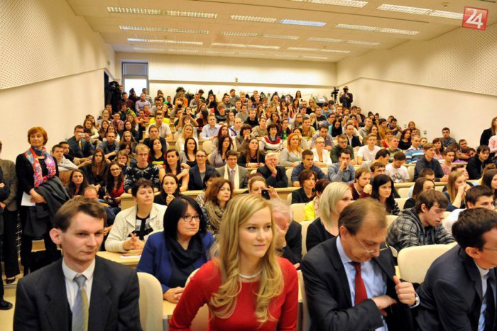 Ilustračný obrázok k článku Šanca pre vysokoškolákov: Takmer 200 z vás môže získať prax vo firmách