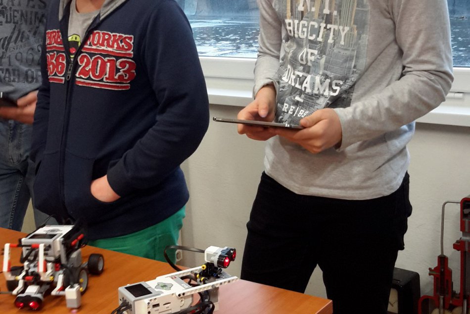 Robotika na základnej škole: Títo žiaci si vedia poskladať a naprogramovať parád