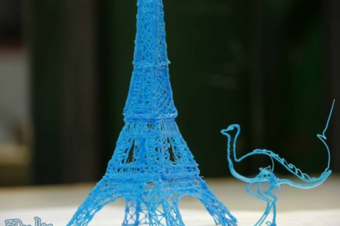 Ilustračný obrázok k článku Zaujalo nás: Dizajnéri hračiek vyrobili pero, ktoré tvorí 3D kresby