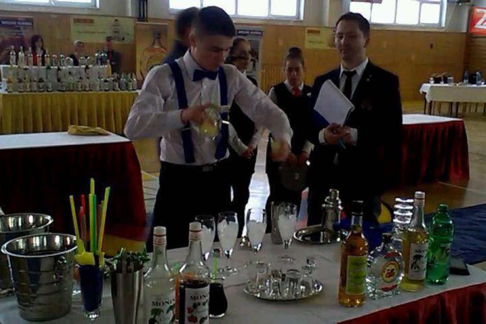 Ilustračný obrázok k článku Študent Daniel (17) pri miešaní nápojov nenašiel premožiteľa: Urobte si aj vy jeho víťazné drinky