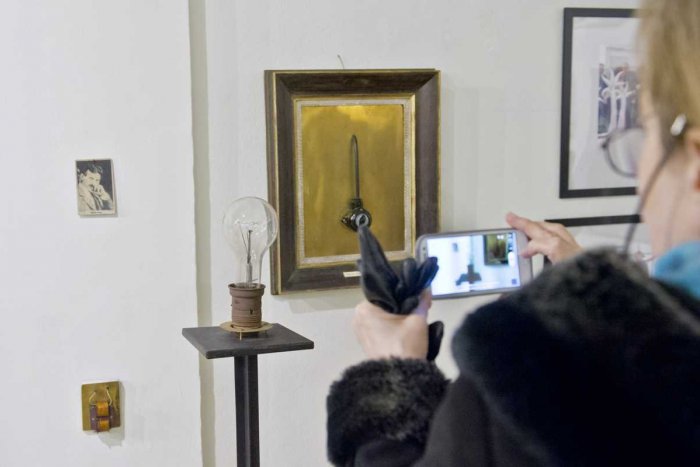 Ilustračný obrázok k článku Selfie, fenoménom sociálnych sietí: Jedinečná výstava v Košiciach očami svojského umelca