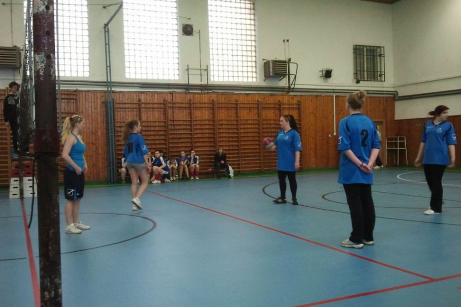 OBRAZOM: Medzi strednými školami si prvenstvo vo volejbale vybojovali obchoďáčky